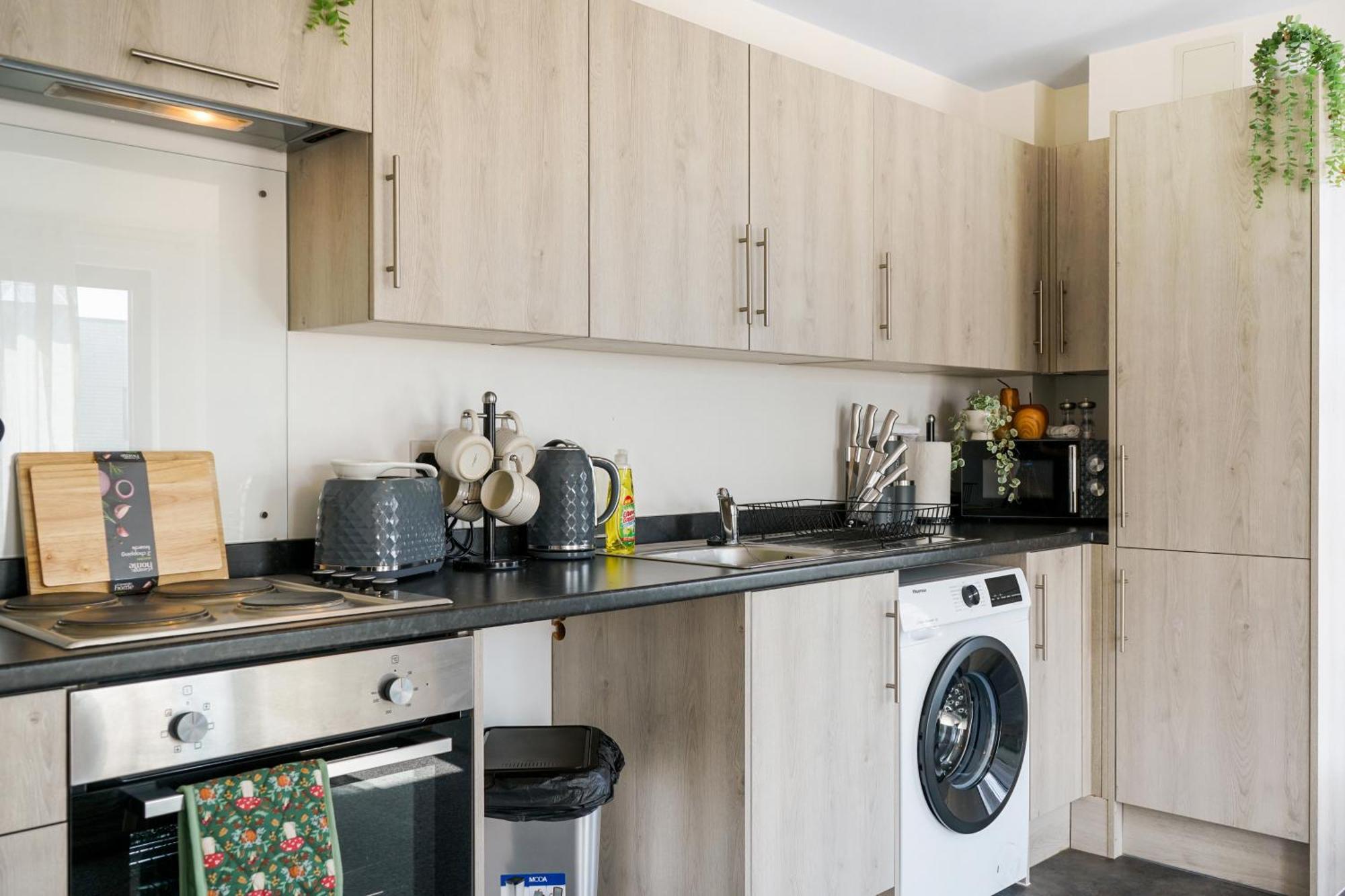 Modern Apartments With Free Parking Near Heathrow Colnbrook Exterior foto