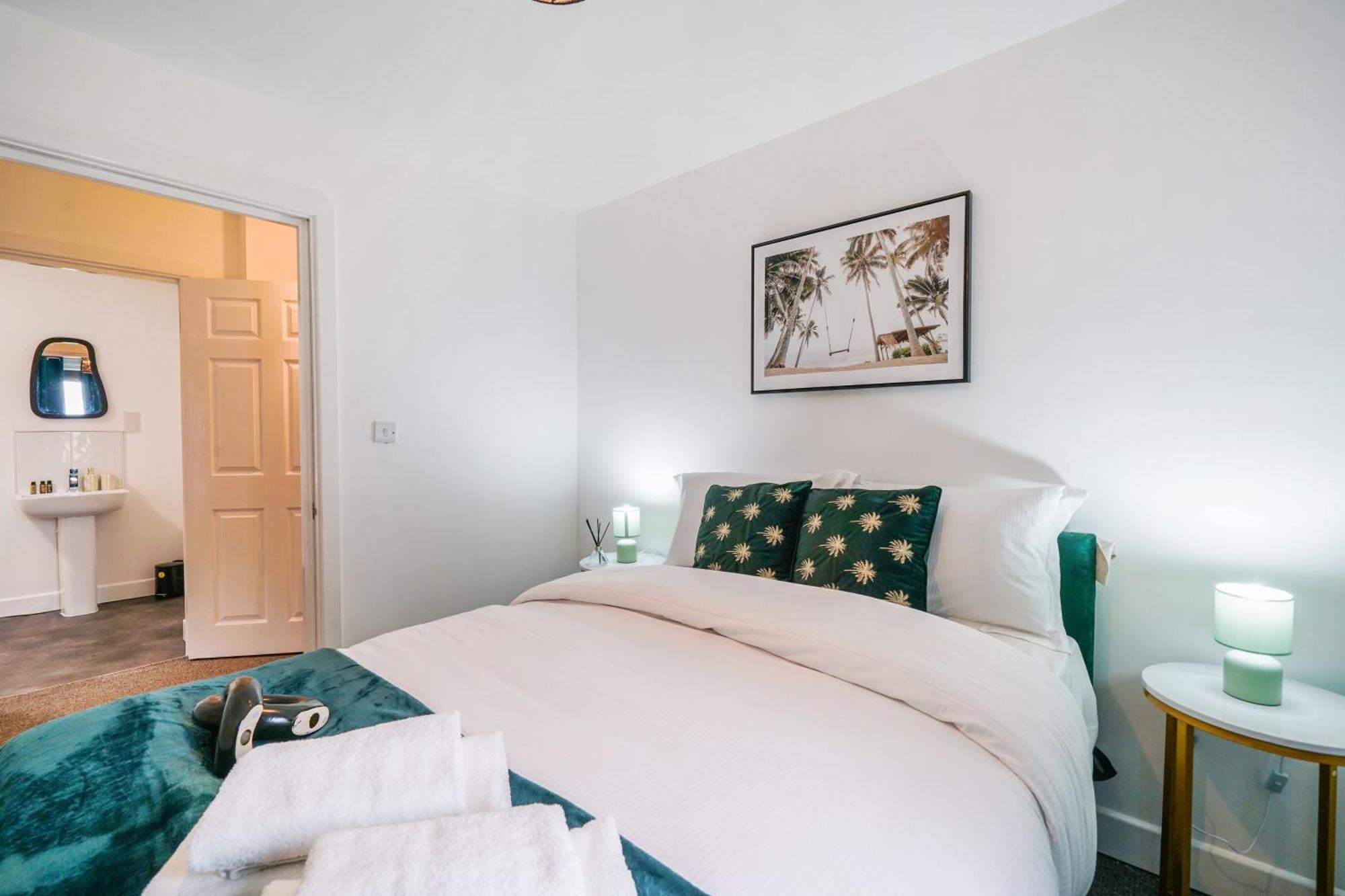 Modern Apartments With Free Parking Near Heathrow Colnbrook Exterior foto