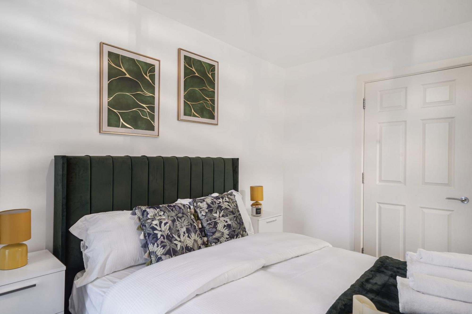 Modern Apartments With Free Parking Near Heathrow Colnbrook Exterior foto